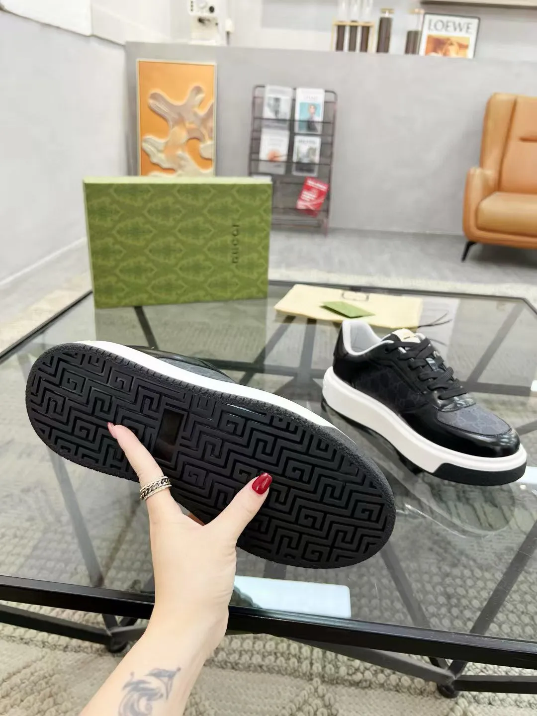 Factory price: 480💰New men's shoes GUCCI [Lightning] latest shoes shipped. Original quality, fashionable, made of special materials, sheepskin lining, brand new packaging. The foot feels super comfortable and the workmanship is impeccable. Size: 38-44, customized 45